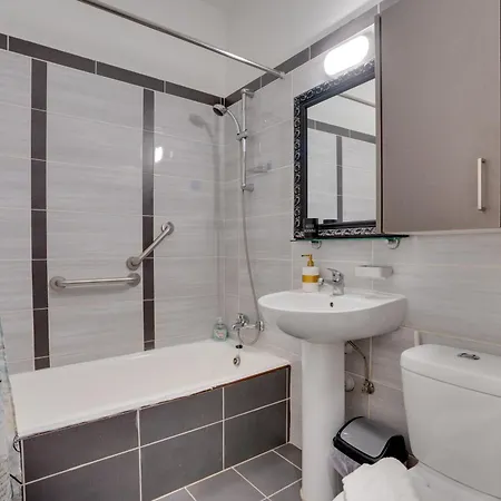 Oroklini Star 200metres From The Sandy Λάρνακα