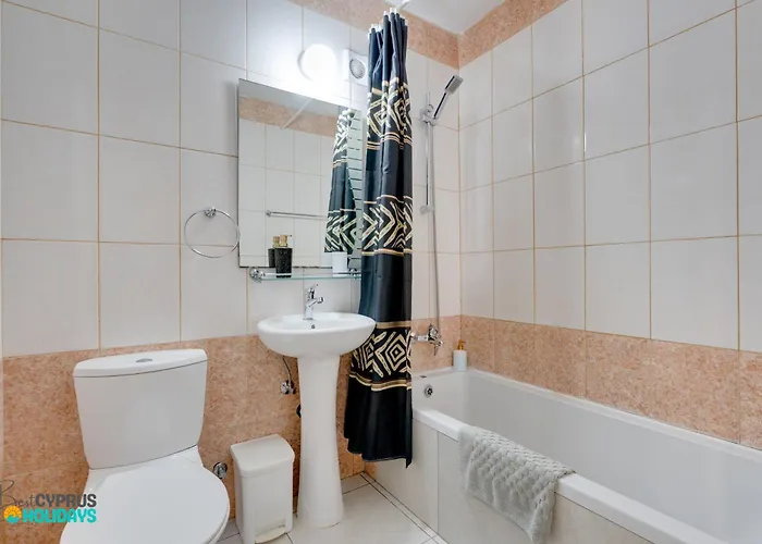 Oroklini Star 200metres From The Sandy Apartamento Lárnaca