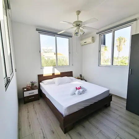 Oroklini Star 200metres From The Sandy דירה