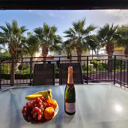 Oroklini Star 200metres From The Sandy דירה