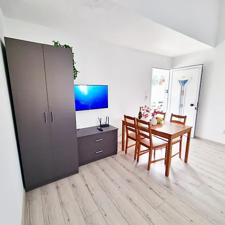 Lejlighed Oroklini Star 200metres From The Sandy *