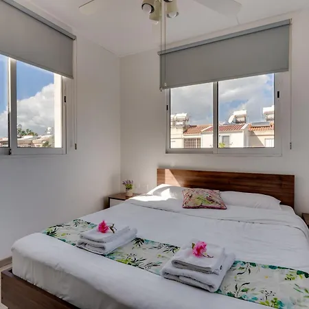 Oroklini Star 200metres From The Sandy Apartmán *