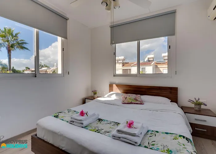 Oroklini Star 200metres From The Sandy Apartmán *