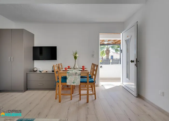 Apartmán Oroklini Star 200metres From The Sandy